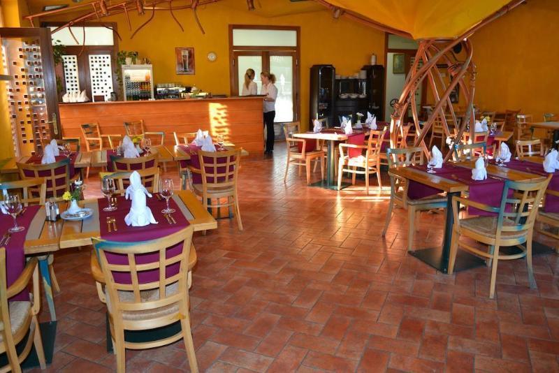 Hotel Anton Telc Ngoại thất bức ảnh